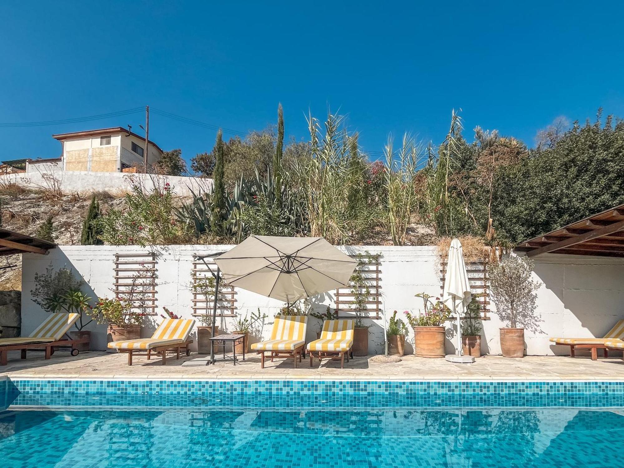 Square - With Pool 3 Minutes Walk