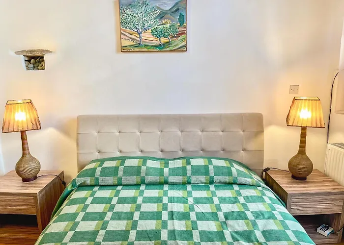 Kalavasos Square Apartments - With Pool 3 Minutes Walk